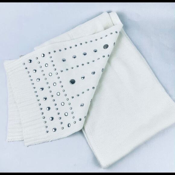 Michael Kors knitted dome scarf. White with silver studs. NWT
C - Picture 4 of 6